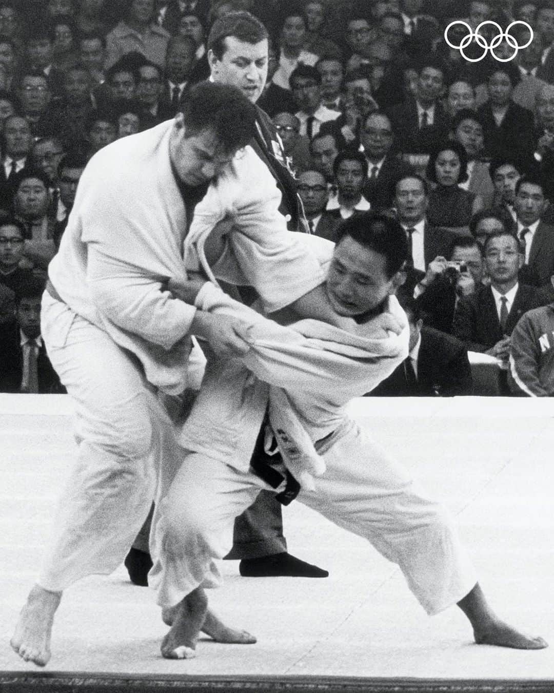 国際オリンピック委員会さんのインスタグラム写真 - (国際オリンピック委員会Instagram)「56年前の今日、 #Tokyo1964 柔道男子重量級で猪熊功さんが金メダルを獲得🥇  #Olympics #Judo #OTD」10月22日 18時20分 - gorin