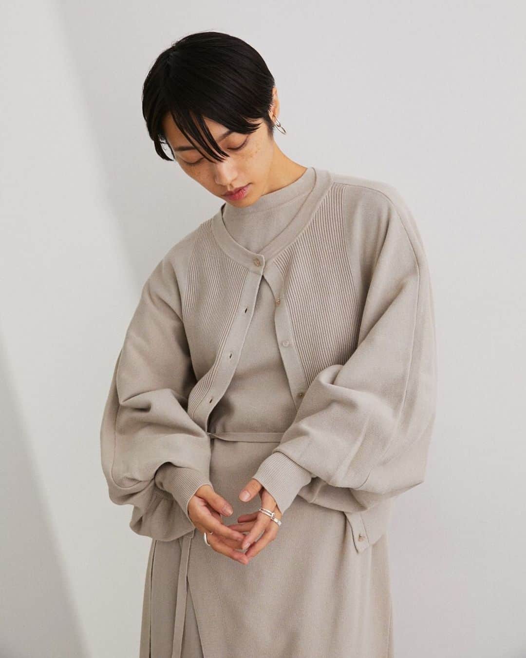 SHEL'TTER WEB STOREさんのインスタグラム写真 - (SHEL'TTER WEB STOREInstagram)「AUTUMN - WINTER CARDIGAN & KNIT COLLECTION🧶 ━━━━━━━━━━━━━━━━━━ シンプルな定番品からコーデの主役級デザインのものまで、 今年はカーディガンとニットのバリエーションが豊富！  冬はコートのインやレイヤードにも使える。 袖に少しボリュームがあるアイテムにも注目✨  画像TAPで商品詳細をチェック✔️ ━━━━━━━━━━━━━━━━━━ #SHELTTERWEBSTORE #SWS」10月22日 12時54分 - sheltterwebstore