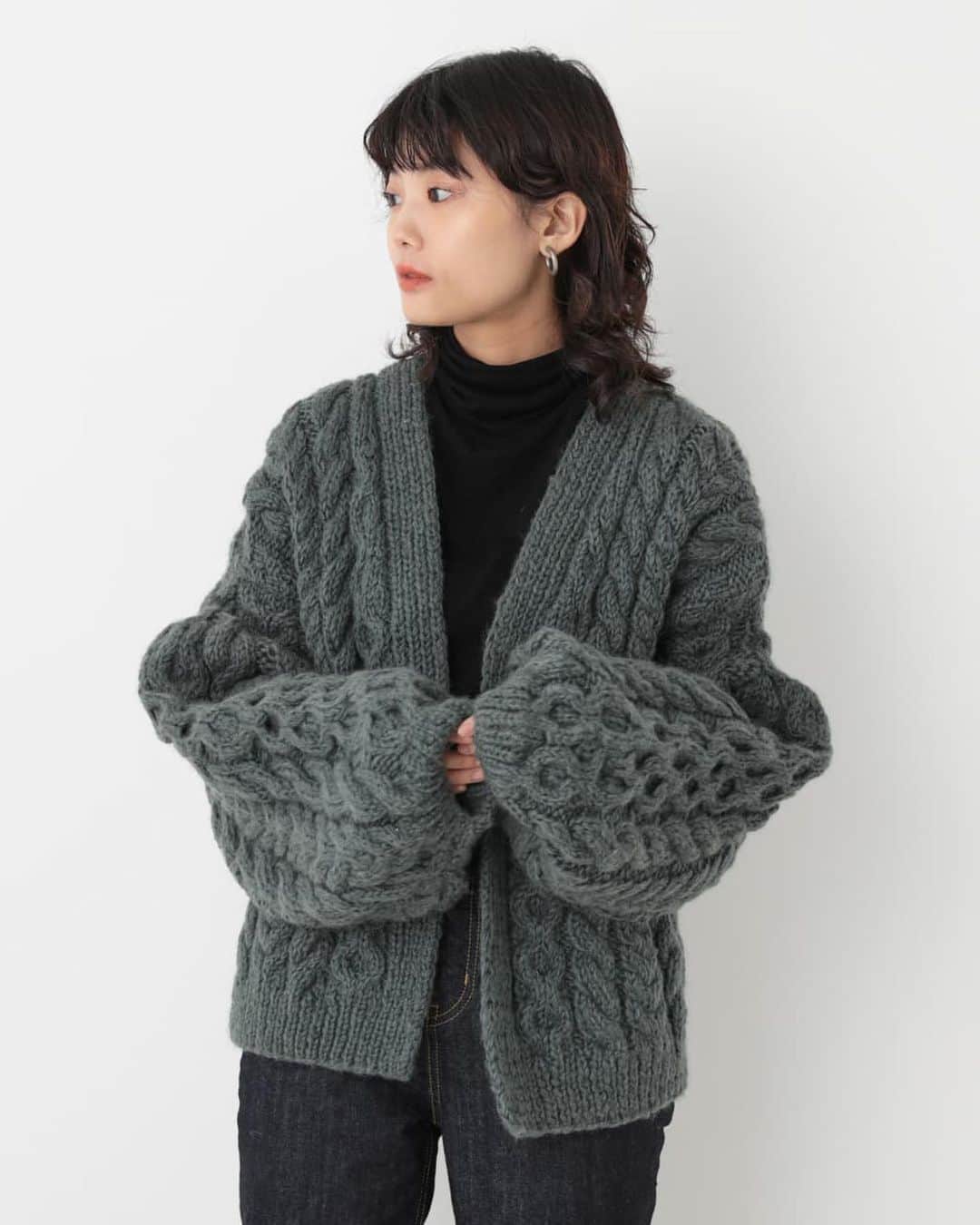 SHEL'TTER WEB STOREさんのインスタグラム写真 - (SHEL'TTER WEB STOREInstagram)「AUTUMN - WINTER CARDIGAN & KNIT COLLECTION🧶 ━━━━━━━━━━━━━━━━━━ シンプルな定番品からコーデの主役級デザインのものまで、 今年はカーディガンとニットのバリエーションが豊富！  冬はコートのインやレイヤードにも使える。 袖に少しボリュームがあるアイテムにも注目✨  画像TAPで商品詳細をチェック✔️ ━━━━━━━━━━━━━━━━━━ #SHELTTERWEBSTORE #SWS」10月22日 12時54分 - sheltterwebstore