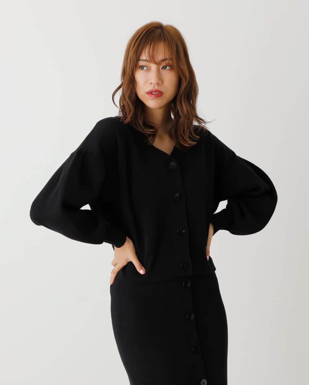 SHEL'TTER WEB STOREさんのインスタグラム写真 - (SHEL'TTER WEB STOREInstagram)「AUTUMN - WINTER CARDIGAN & KNIT COLLECTION🧶 ━━━━━━━━━━━━━━━━━━ シンプルな定番品からコーデの主役級デザインのものまで、 今年はカーディガンとニットのバリエーションが豊富！  冬はコートのインやレイヤードにも使える。 袖に少しボリュームがあるアイテムにも注目✨  画像TAPで商品詳細をチェック✔️ ━━━━━━━━━━━━━━━━━━ #SHELTTERWEBSTORE #SWS」10月22日 12時54分 - sheltterwebstore