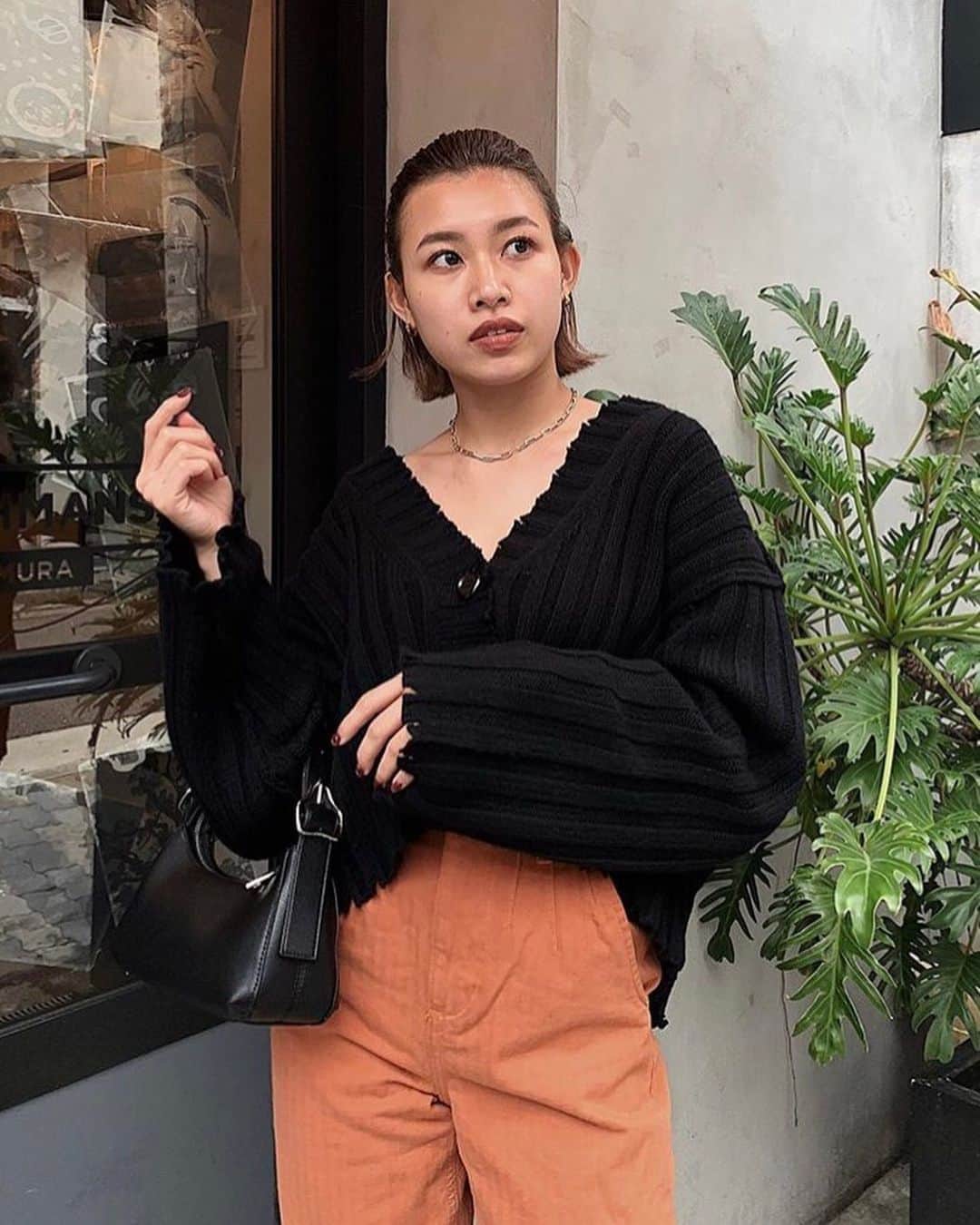 のインスタグラム：「AUTUMN - WINTER CARDIGAN & KNIT COLLECTION🧶 ━━━━━━━━━━━━━━━━━━ シンプルな定番品からコーデの主役級デザインのものまで、 今年はカーディガンとニットのバリエーションが豊富！  冬はコートのインやレイヤードにも使える。 袖に少しボリュームがあるアイテムにも注目✨  画像TAPで商品詳細をチェック✔️ ━━━━━━━━━━━━━━━━━━ #SHELTTERWEBSTORE #SWS」