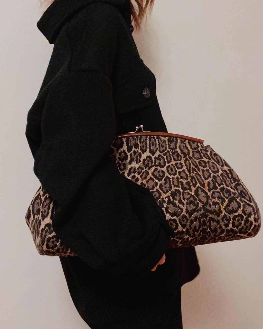 宮本沙恵のインスタグラム：「🐆🤎🤎 #bag#reopard」