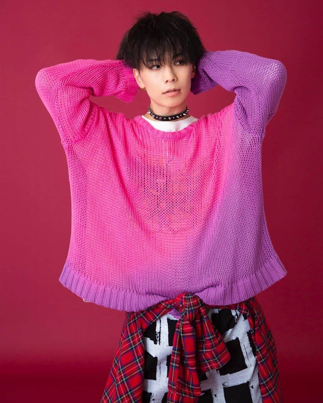 LiSAさんのインスタグラム写真 - (LiSAInstagram)「グランネーションニット☻ 丈が短めなので、下に長いロンTとか、ワンピース合わせるのオススメ〜☻私は中に、ロング丈Tシャツとかワンピース着てる☻ この黄色はNYLONさんでも着てたね〜☻ ピンクと黄色があります☻  ROY -reflect overjoy-  Debut Collection 2020.10.22 12:00〜Start👑 @royreflectoverjoy.official  https://royreflectoverjoy.jp」10月22日 13時00分 - xlisa_olivex
