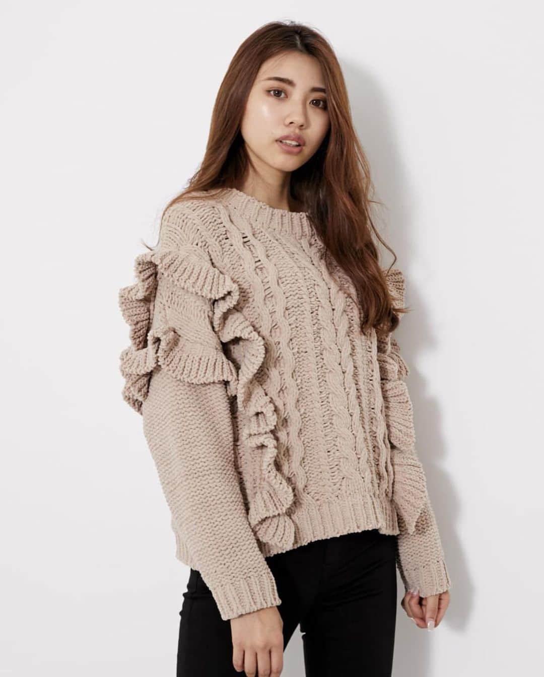 SHEL'TTER WEB STOREさんのインスタグラム写真 - (SHEL'TTER WEB STOREInstagram)「AUTUMN - WINTER CARDIGAN & KNIT COLLECTION🧶 ━━━━━━━━━━━━━━━━━━ シンプルな定番品からコーデの主役級デザインのものまで、 今年はカーディガンとニットのバリエーションが豊富！  冬はコートのインやレイヤードにも使える。 袖に少しボリュームがあるアイテムにも注目✨  画像TAPで商品詳細をチェック✔️ ━━━━━━━━━━━━━━━━━━ #SHELTTERWEBSTORE #SWS」10月22日 13時01分 - sheltterwebstore
