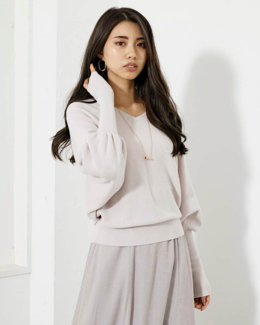 SHEL'TTER WEB STOREさんのインスタグラム写真 - (SHEL'TTER WEB STOREInstagram)「AUTUMN - WINTER CARDIGAN & KNIT COLLECTION🧶 ━━━━━━━━━━━━━━━━━━ シンプルな定番品からコーデの主役級デザインのものまで、 今年はカーディガンとニットのバリエーションが豊富！  冬はコートのインやレイヤードにも使える。 袖に少しボリュームがあるアイテムにも注目✨  画像TAPで商品詳細をチェック✔️ ━━━━━━━━━━━━━━━━━━ #SHELTTERWEBSTORE #SWS」10月22日 13時01分 - sheltterwebstore