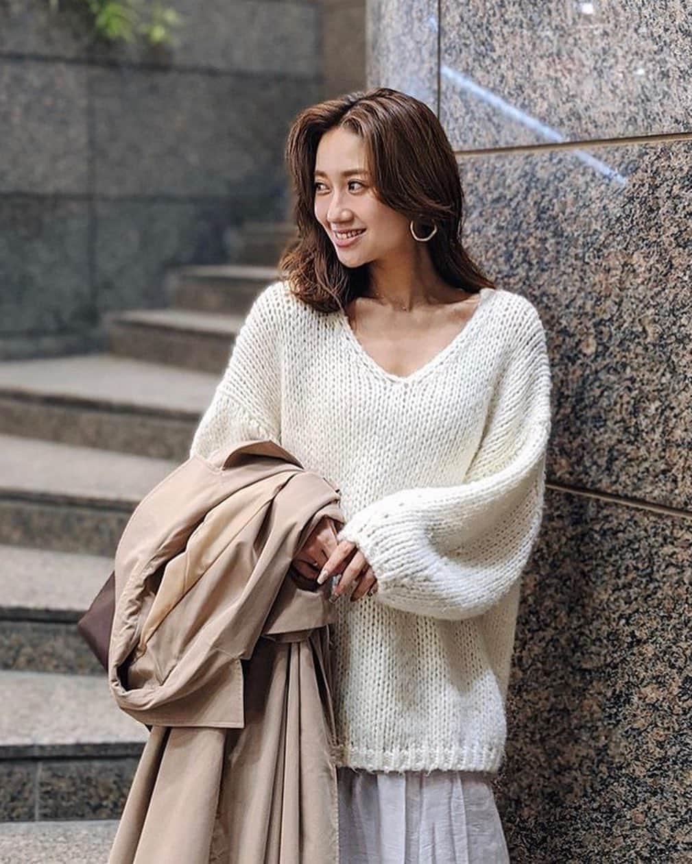 のインスタグラム：「AUTUMN - WINTER CARDIGAN & KNIT COLLECTION🧶 ━━━━━━━━━━━━━━━━━━ シンプルな定番品からコーデの主役級デザインのものまで、 今年はカーディガンとニットのバリエーションが豊富！  冬はコートのインやレイヤードにも使える。 袖に少しボリュームがあるアイテムにも注目✨  画像TAPで商品詳細をチェック✔️ ━━━━━━━━━━━━━━━━━━ #SHELTTERWEBSTORE #SWS」