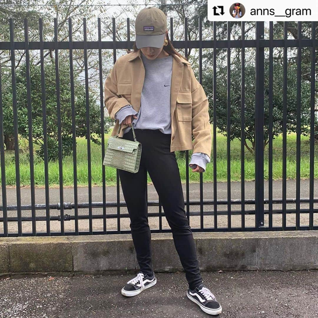 ショップにこにこさんのインスタグラム写真 - (ショップにこにこInstagram)「#Repost @anns__gram ♡ with @make_repost ・・・ bag :【 @shopnikoniko 】 #shopにこにこ_zozotown #me #ootd #ootdfashion #ファッション #スポーツミックス #メンズライク #メンズライクコーデ #メンズライク女子 #ストリートファッション #古着 #古着コーデ #古着女子 #古着mix #フルジョ #good #instagood #instalike #l4l #f4f #fff」10月22日 13時16分 - shopnikoniko