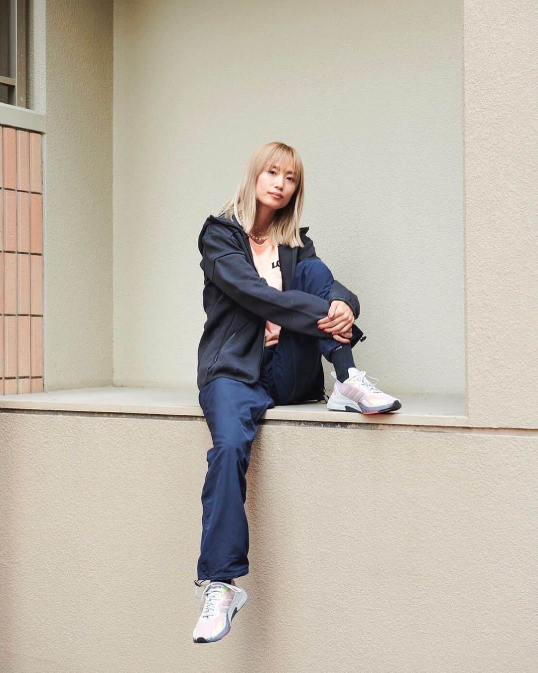 mao mitsuiのインスタグラム：「移動にもワークアウトの時も持ってくZNE Hoodie、今年はブラック👍🏽🖤  #createdwithadidas #ブレない自分を身にまとえ #adidasZNE」