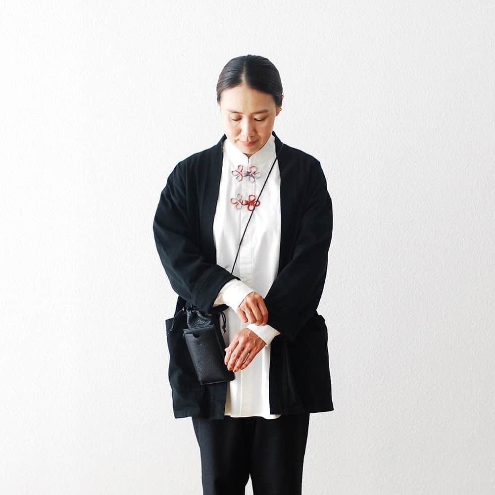 wonder_mountain_irieさんのインスタグラム写真 - (wonder_mountain_irieInstagram)「［ unisex ］ BLUE BLUE JAPAN / ブルーブルー ジャパン "アンティーククロス　オーバーサイズ オリエンタルシャツ" ￥24,200- _ 〈online store / @digital_mountain〉 https://www.digital-mountain.net/shopdetail/000000012325/ _ 【オンラインストア#DigitalMountain へのご注文】 *24時間注文受付 tel：084-973-8204 _ We can send your order overseas. Accepted payment method is by PayPal or credit card only. (AMEX is not accepted)  Ordering procedure details can be found here. >> http://www.digital-mountain.net/smartphone/page9.html _ #BLUEBLUEJAPAN #ブルーブルージャパン _ 本店：#WonderMountain  blog>> http://wm.digital-mountain.info/ _ 〒720-0044  広島県福山市笠岡町4-18  JR 「#福山駅」より徒歩10分 #ワンダーマウンテン #japan #hiroshima #福山 #福山市 #尾道 #倉敷 #鞆の浦 近く _ 系列店：@hacbywondermountain」10月22日 13時19分 - wonder_mountain_