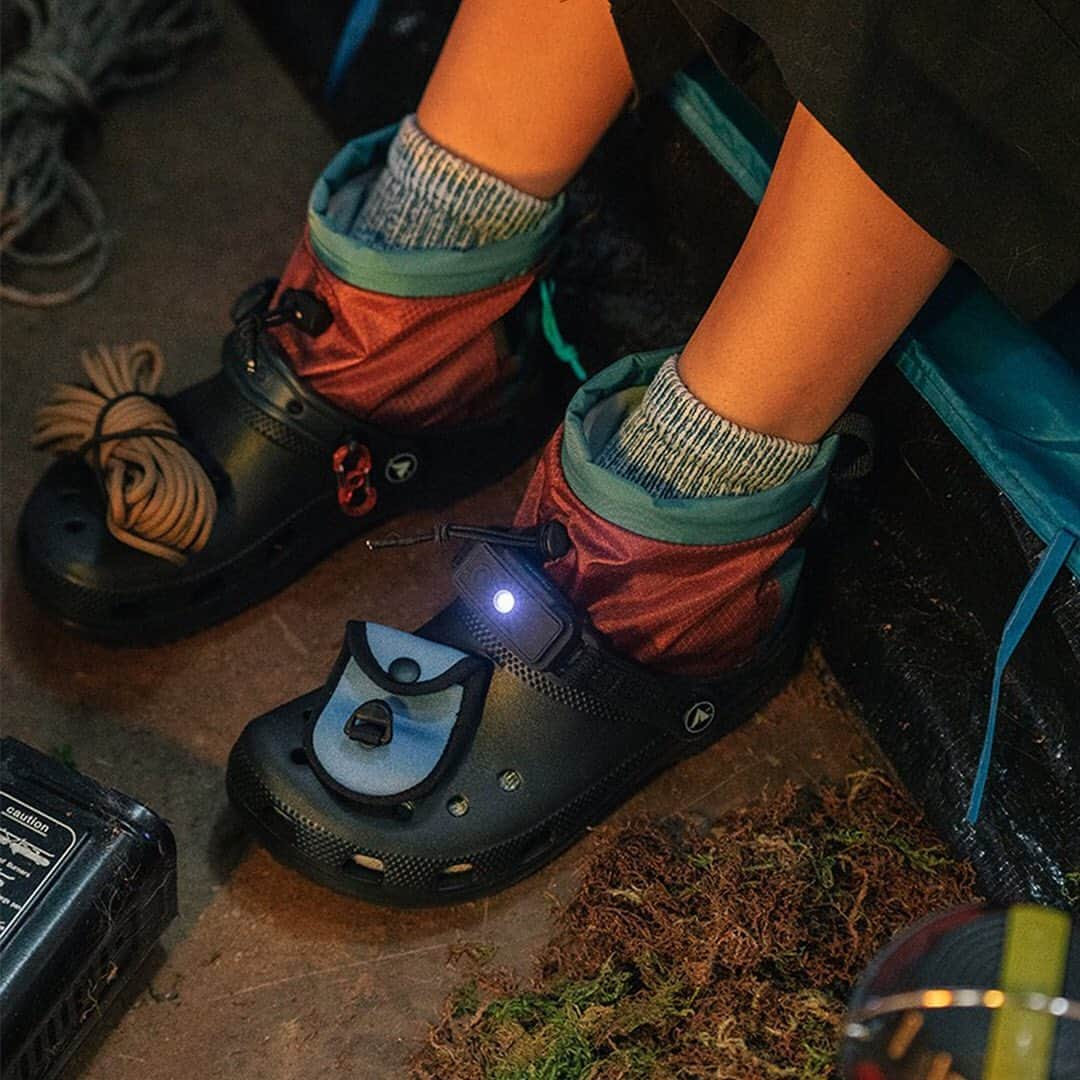 HYPEBEASTさんのインスタグラム写真 - (HYPEBEASTInstagram)「@hypebeastkicks: @crocs has enlisted @nicolemclaughlin for another take on the classic clog. Bringing her signature upcycling approach to the silhouette, the limited-edition pair has been themed around outdoor activities and features a weatherproof gaiter for protection and attachments such as a headlamp, paracord, stuff sack, carabiner and compass. It’s set to release via the @greenhouse app on October 27, before hitting the Crocs webstore at a later date.⁠⠀ Photo: @footlocker」10月22日 13時22分 - hypebeast