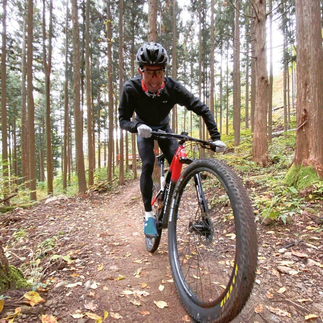 山本幸平さんのインスタグラム写真 - (山本幸平Instagram)「楽しんだもん勝ち！ #ridehometrails @cannondalejapan @oakleyjapan #dreamseekermtbracingteam」10月22日 13時33分 - kohey55