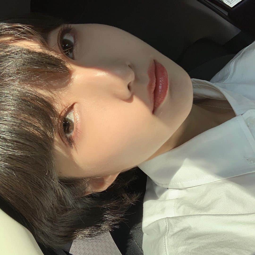 飯島望未のインスタグラム：「Pink for autumn from  @chanel.beauty 💗🍂  Eyeshadow: LES 4 OMBRES #362  Lip: ROUGE COCO FLASH #144」