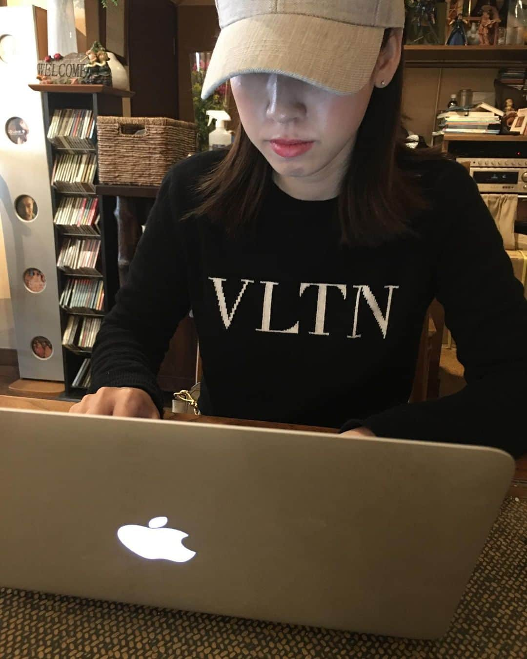 桒原えりかさんのインスタグラム写真 - (桒原えりかInstagram)「真面目に仕事中💻✏️ たまのラップトップワーク . . . #ゴルフ女子 #lpga #jlpga #高尔夫 #골프 #golf #ゴルフウェア #コーデ #golflife #golflifestyle #女子プロゴルファー #プロゴルファー」10月22日 13時45分 - erica._.k89