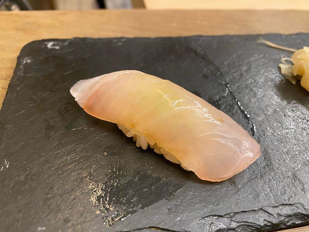 緒方友莉奈さんのインスタグラム写真 - (緒方友莉奈Instagram)「#食べるの好きな人と繋がりたい  #食べスタグラム  #鮨」10月22日 14時17分 - ogatayurina