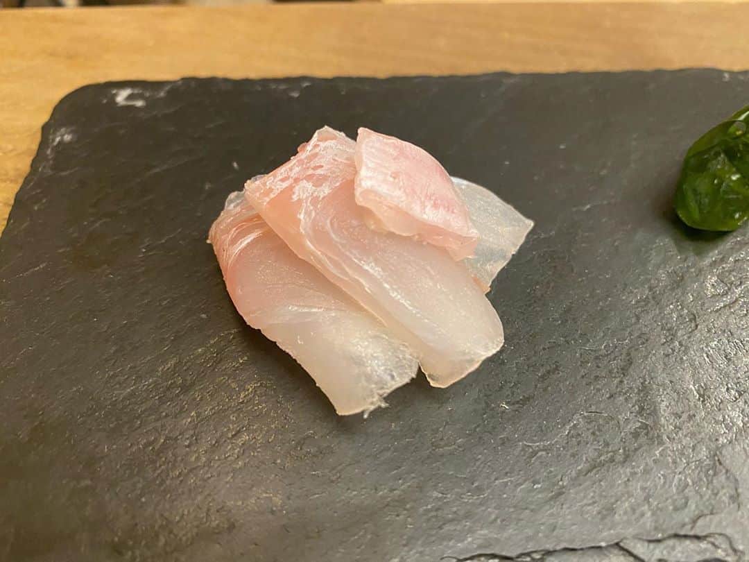 緒方友莉奈さんのインスタグラム写真 - (緒方友莉奈Instagram)「#食べるの好きな人と繋がりたい  #食べスタグラム  #鮨」10月22日 14時17分 - ogatayurina