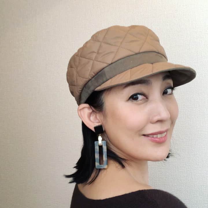 田中美里のインスタグラム：「髪をさらに短くしました。 短くしたい欲が止まらない。  #シアンデルカ @cyandelucca  #hairstyle   #伊藤さんいつもありがとう  #キャスケット  #ジンノビートシテカッシ   #earrings #ピーチェ @peachepeace0703n」
