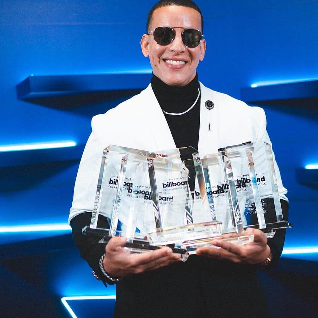 ダディー・ヤンキーのインスタグラム：「Gracias 🏆✖️7️⃣」