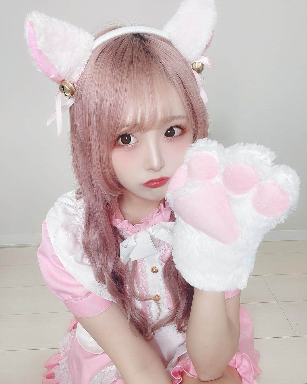 神楽ひなこさんのインスタグラム写真 - (神楽ひなこInstagram)「ハロウィン当日は外でない派🎀 #メイド#おうちハロウィン#コスプレ」10月22日 14時38分 - hinako_kagura