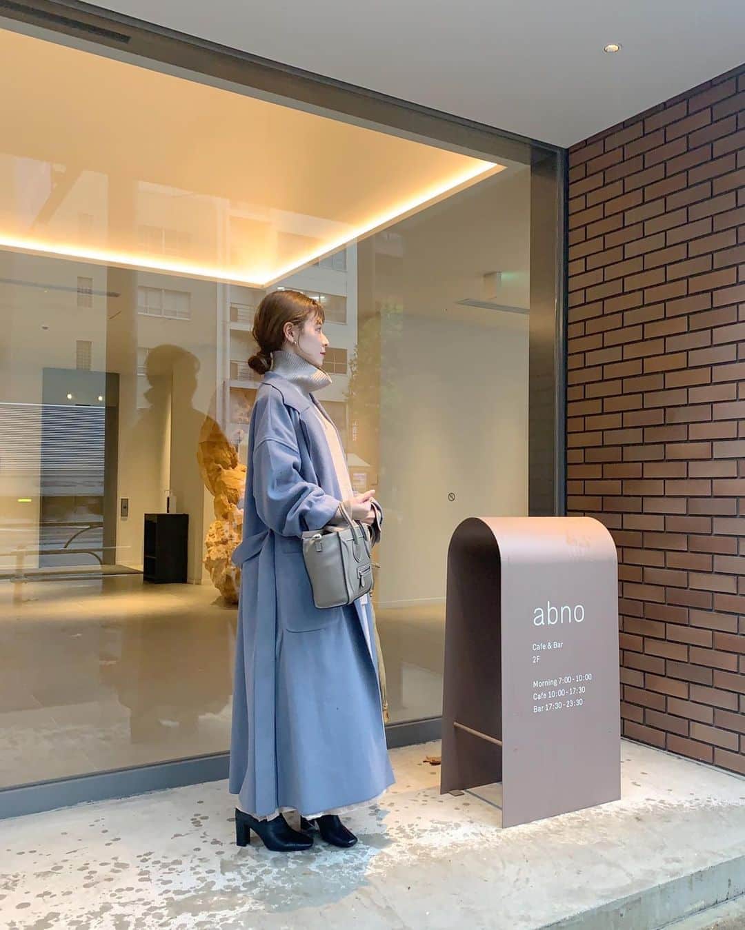 工藤はるかさんのインスタグラム写真 - (工藤はるかInstagram)「色味が綺麗なガウンコート🦕 今の時期にちょうどいい羽織りもの✨  #fifth #fifthtl #フィフス #低身長コーデ #サイドスリットライトガウンコート」10月22日 14時39分 - har_326