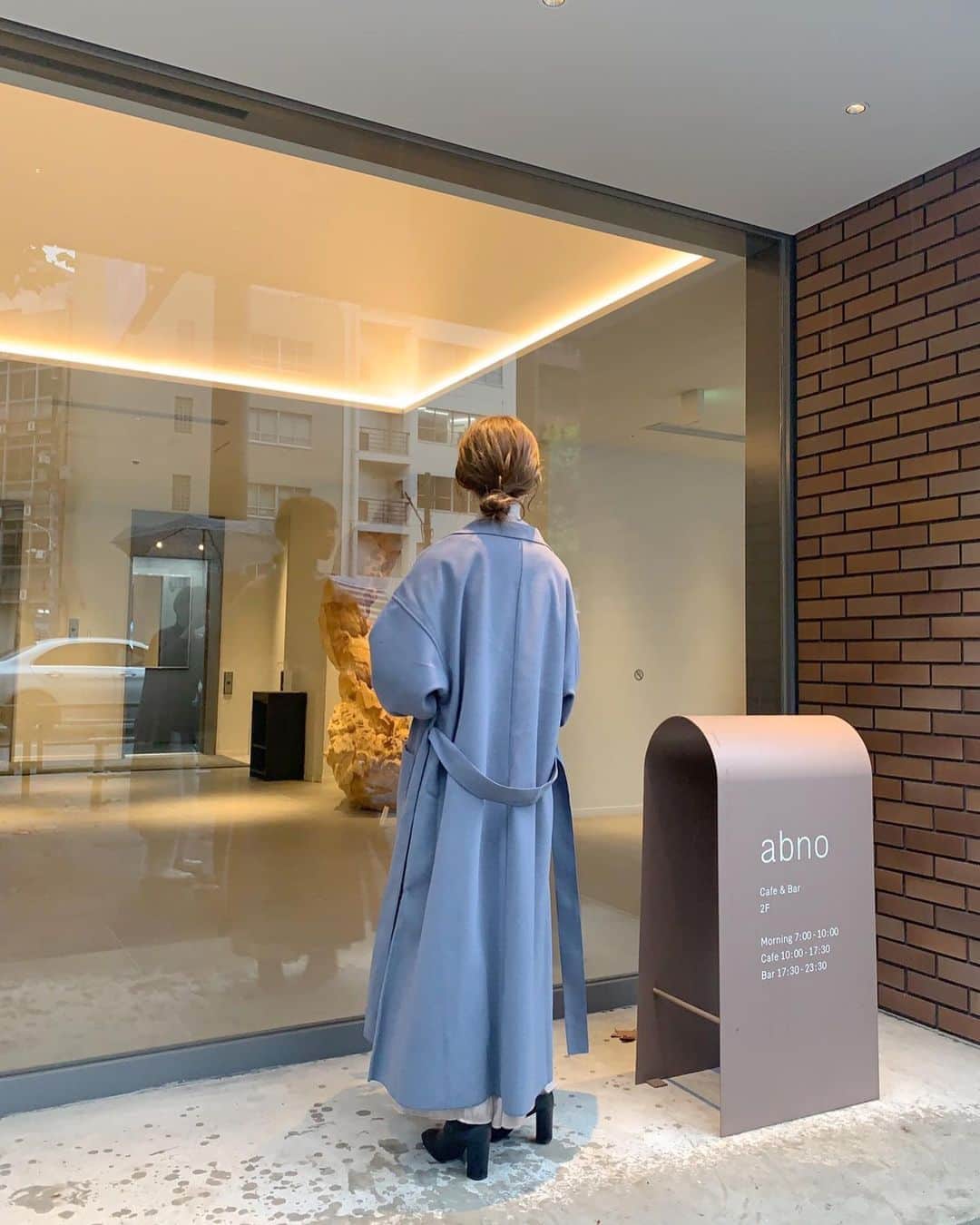工藤はるかさんのインスタグラム写真 - (工藤はるかInstagram)「色味が綺麗なガウンコート🦕 今の時期にちょうどいい羽織りもの✨  #fifth #fifthtl #フィフス #低身長コーデ #サイドスリットライトガウンコート」10月22日 14時39分 - har_326