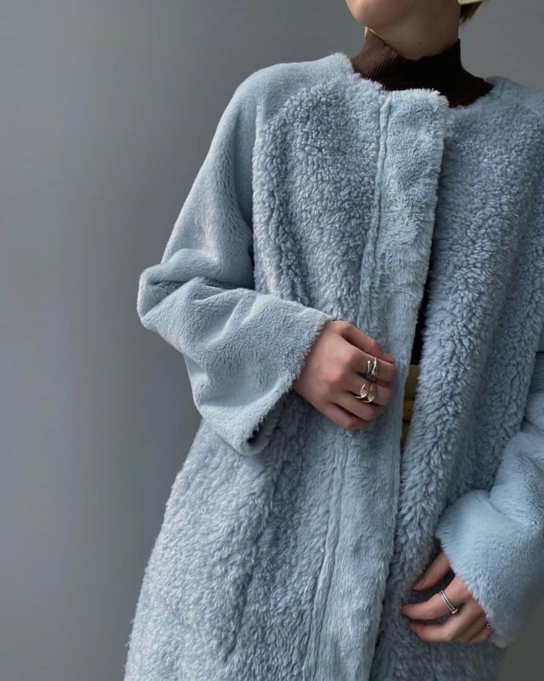 Ameri VINTAGE LUMINE SHINJUKUさんのインスタグラム写真 - (Ameri VINTAGE LUMINE SHINJUKUInstagram)「comming soon❤︎ . . 10/23 on sale  REVERSIBLE TWIN BOA COAT IVO/BRN/BLU  F ￥27,000 +tax  . . BLU  スタッフ別コーデ紹介  Kanako 166cm . .  #outer #大人コーデ  #大人カジュアル #shinjukutokyo #shinjukuameri #petrol #petrolmoire #2020aw #ameri2020aw #aw #autumn #winter #ameri #amerivintage #shinjuku #lumine #tokyo」10月22日 14時41分 - ameri_shinjuku