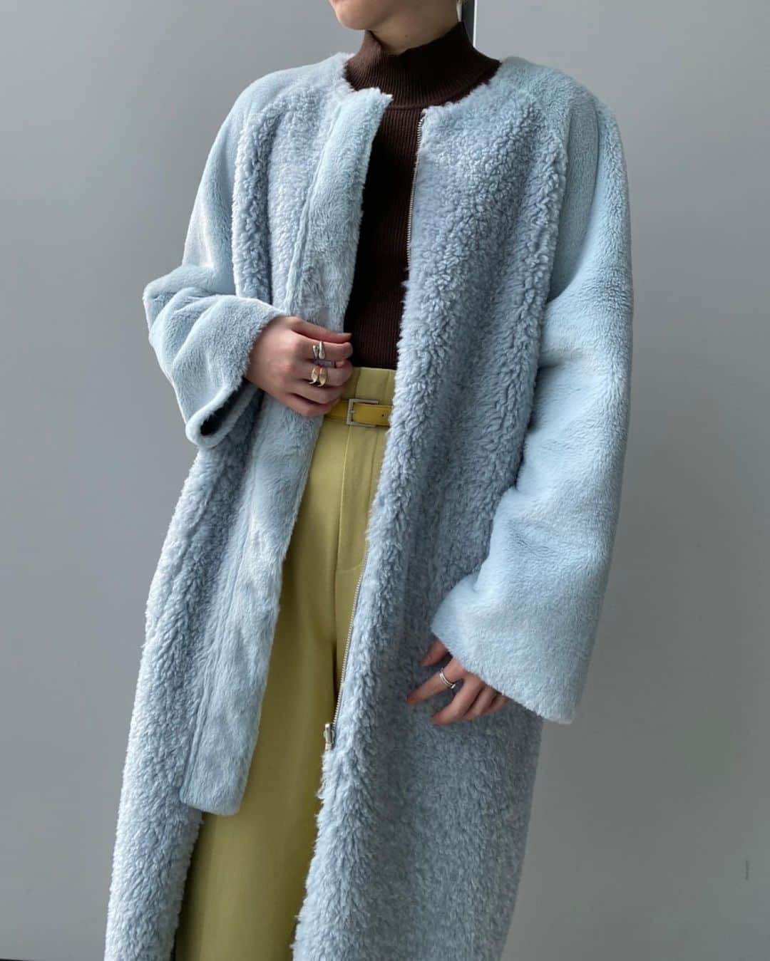 Ameri VINTAGE LUMINE SHINJUKUさんのインスタグラム写真 - (Ameri VINTAGE LUMINE SHINJUKUInstagram)「comming soon❤︎ . . 10/23 on sale  REVERSIBLE TWIN BOA COAT IVO/BRN/BLU  F ￥27,000 +tax  . . BLU  スタッフ別コーデ紹介  Kanako 166cm . .  #outer #大人コーデ  #大人カジュアル #shinjukutokyo #shinjukuameri #petrol #petrolmoire #2020aw #ameri2020aw #aw #autumn #winter #ameri #amerivintage #shinjuku #lumine #tokyo」10月22日 14時41分 - ameri_shinjuku
