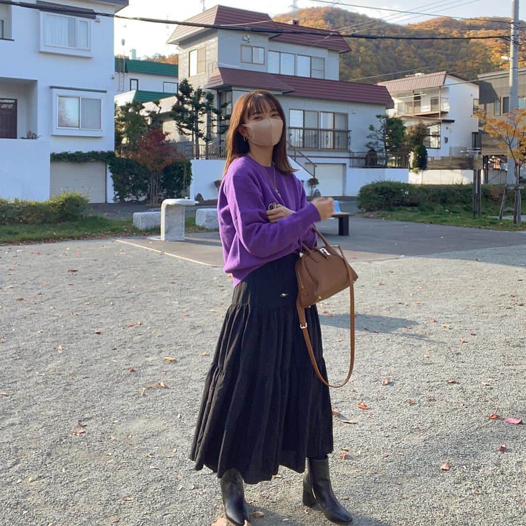 rats1316のインスタグラム：「・ 🍇🍇🍇 ・ ・ ・ ニット　@uniqlo_jp  スカートと見せかけて実はワンピース　@titivatejp  ブーツ　@gu_for_all_  ・ ・ 安定の#プチプラコーデ ・ ・ ・  #ママ#ママコーデ#ママファッション#code #ootd#outfit#mamagirl#北海道ママ#札幌ママ#三児の母#お洒落さんと繋がりたい#プチプラコーデ#今日のコーデ#ママライフ#ロカリ#スナップミー#mineby3mootd#ponte_fashion#4yuuu#きょコ#今日の服#大人カジュアル#主婦#男の子ママ #ビュースタグラマー#mamagirl_sugotoku」