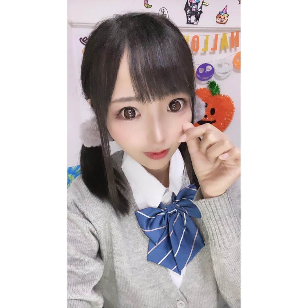 なつみさんのインスタグラム写真 - (なつみInstagram)「ハロウィン🎃コスプレ祭りVol.13👻 10月20日は秋のカーディガンJKコス🎀でした❤️  イベント最終日応援ありがとうございました🥰 幸せな新アカウントの始まりです💞  インスタグラムやツイッター、SNS頑張って更新するので、いいね♡やコメント💬リツイートして応援して頂けると大変励みになります🥺💗 よろしくお願いします☺️💕  #ライブ配信#Pococha#Pocochaライバー#ポコチャ#ライバー#バセドウ病#吃音症#八重歯#宅建士#宅建#宅地建物取引士#不動産営業#イギリス留学#🧢なつみ👻🍊Natsumi#JKコス#JKコスプレ#ハロウィンコスプレ#ハロウィン#コスプレ配信」10月22日 14時49分 - natsumipeanuts