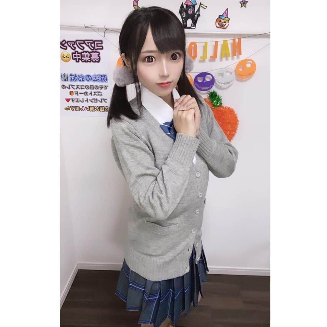 なつみさんのインスタグラム写真 - (なつみInstagram)「ハロウィン🎃コスプレ祭りVol.13👻 10月20日は秋のカーディガンJKコス🎀でした❤️  イベント最終日応援ありがとうございました🥰 幸せな新アカウントの始まりです💞  インスタグラムやツイッター、SNS頑張って更新するので、いいね♡やコメント💬リツイートして応援して頂けると大変励みになります🥺💗 よろしくお願いします☺️💕  #ライブ配信#Pococha#Pocochaライバー#ポコチャ#ライバー#バセドウ病#吃音症#八重歯#宅建士#宅建#宅地建物取引士#不動産営業#イギリス留学#🧢なつみ👻🍊Natsumi#JKコス#JKコスプレ#ハロウィンコスプレ#ハロウィン#コスプレ配信」10月22日 14時49分 - natsumipeanuts