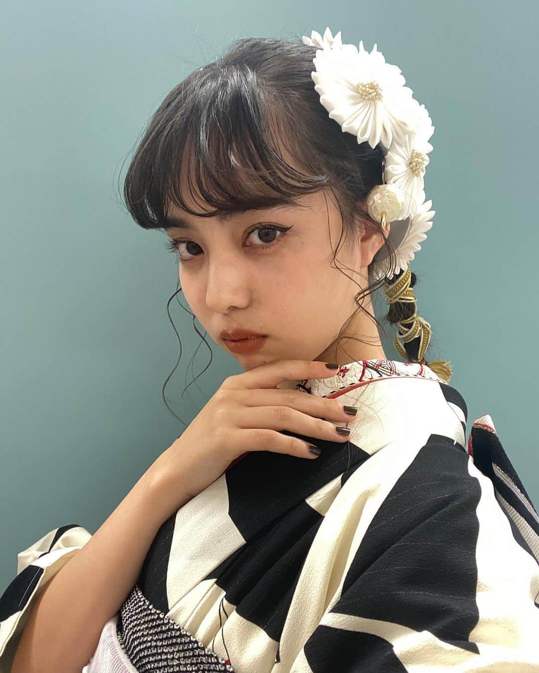 新関碧のインスタグラム：「🌼🤍」