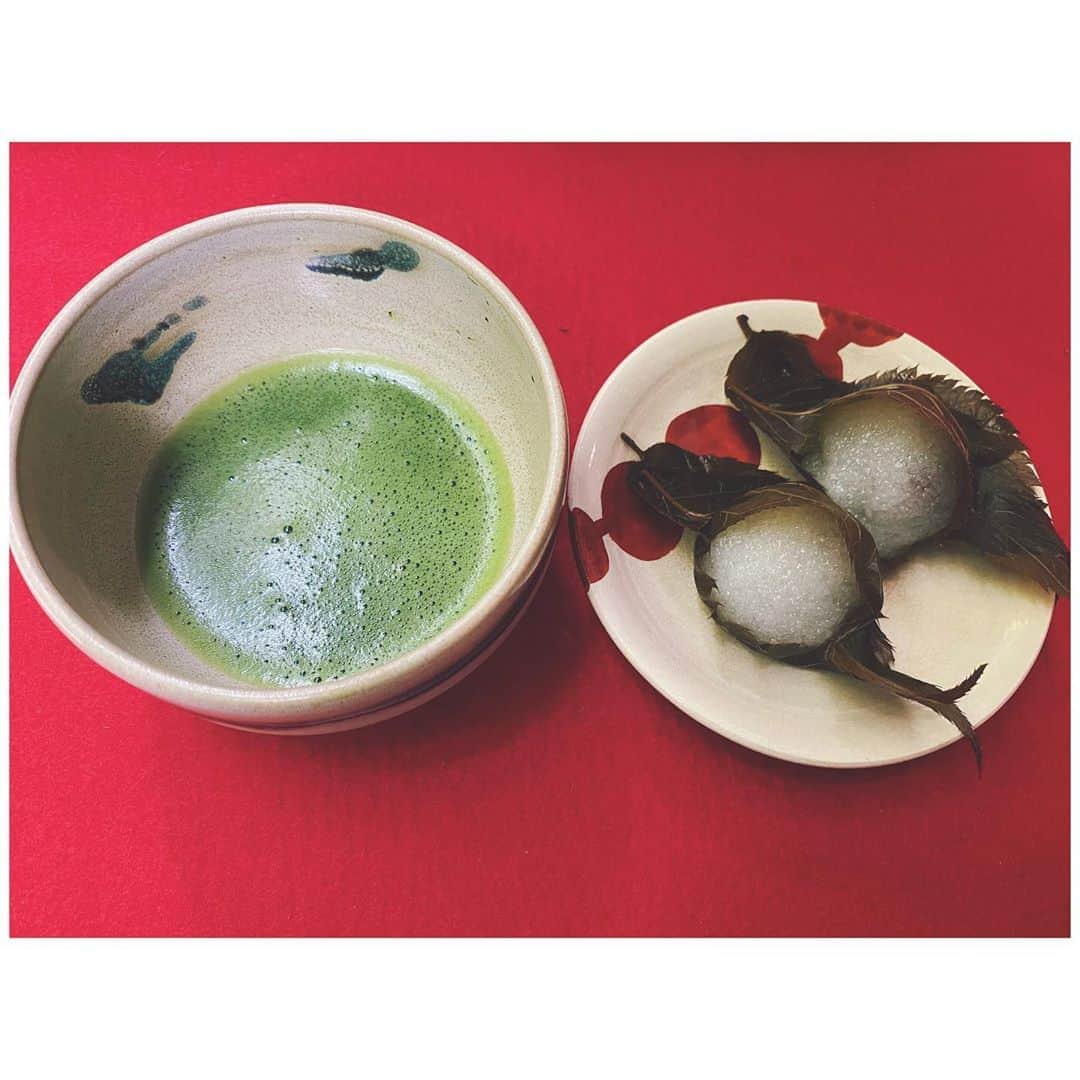 大塚愛さんのインスタグラム写真 - (大塚愛Instagram)「京都のつたやで食べた桜餅がほんと美味しくて、  今ここにあったらいいのになぁ、と 恋しい気持ちで  家でコーヒーゼリー食べます、、、  AIO　#kyoto #京都 #嵐山 #和 #sweets  #桜餅 #抹茶  #つたや」10月22日 14時57分 - aiotsuka_official