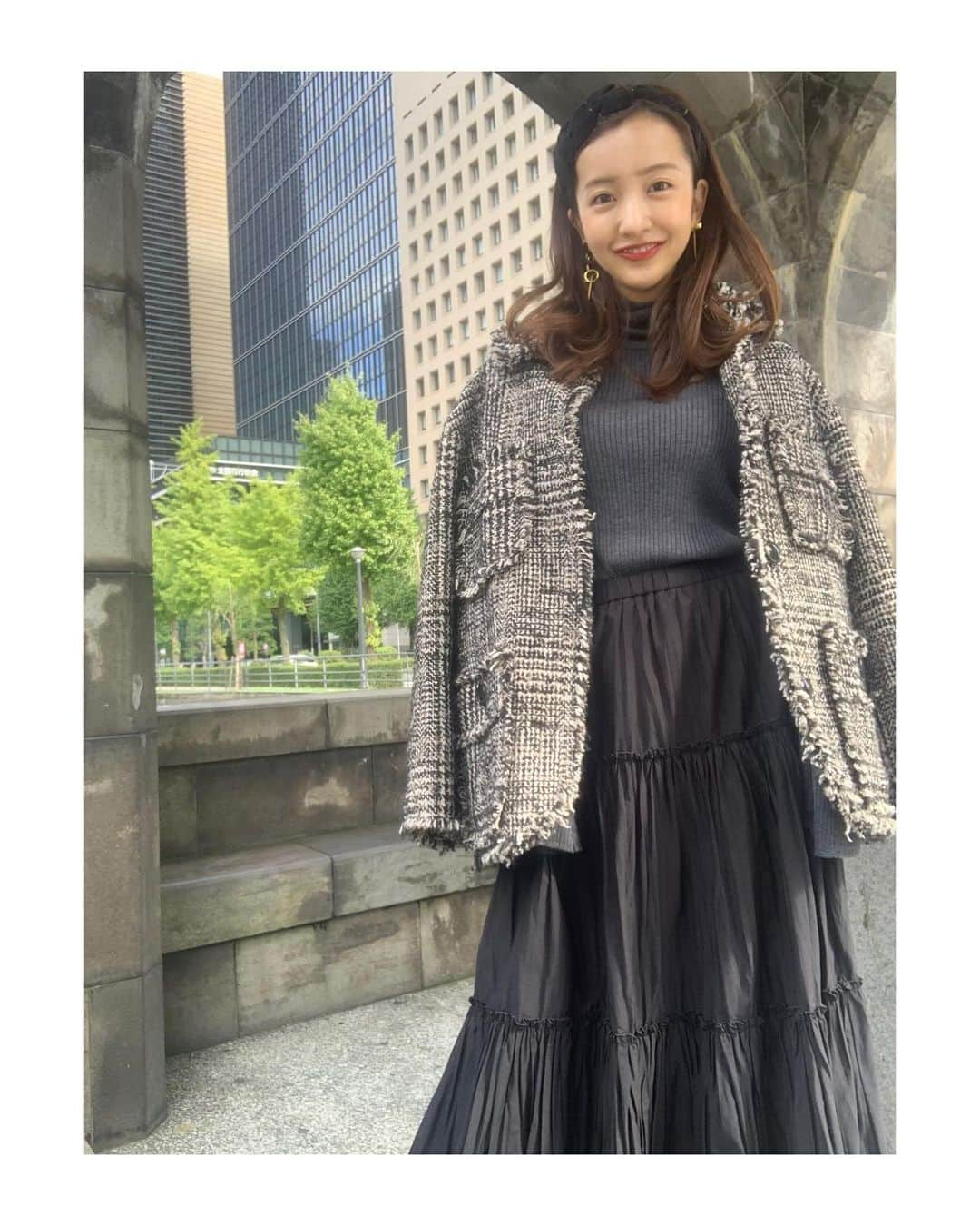 板野友美さんのインスタグラム写真 - (板野友美Instagram)「このCLANEのジャケットお気に入り💋  #jacket @clane_official  #knit  @ezick.official  #skirt @fray_id  #headbang  @ca4la_official  #fashion #ootd」10月22日 14時59分 - tomo.i_0703