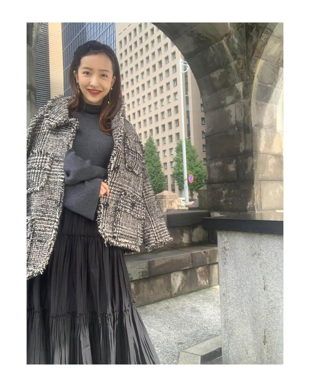 板野友美さんのインスタグラム写真 - (板野友美Instagram)「このCLANEのジャケットお気に入り💋  #jacket @clane_official  #knit  @ezick.official  #skirt @fray_id  #headbang  @ca4la_official  #fashion #ootd」10月22日 14時59分 - tomo.i_0703