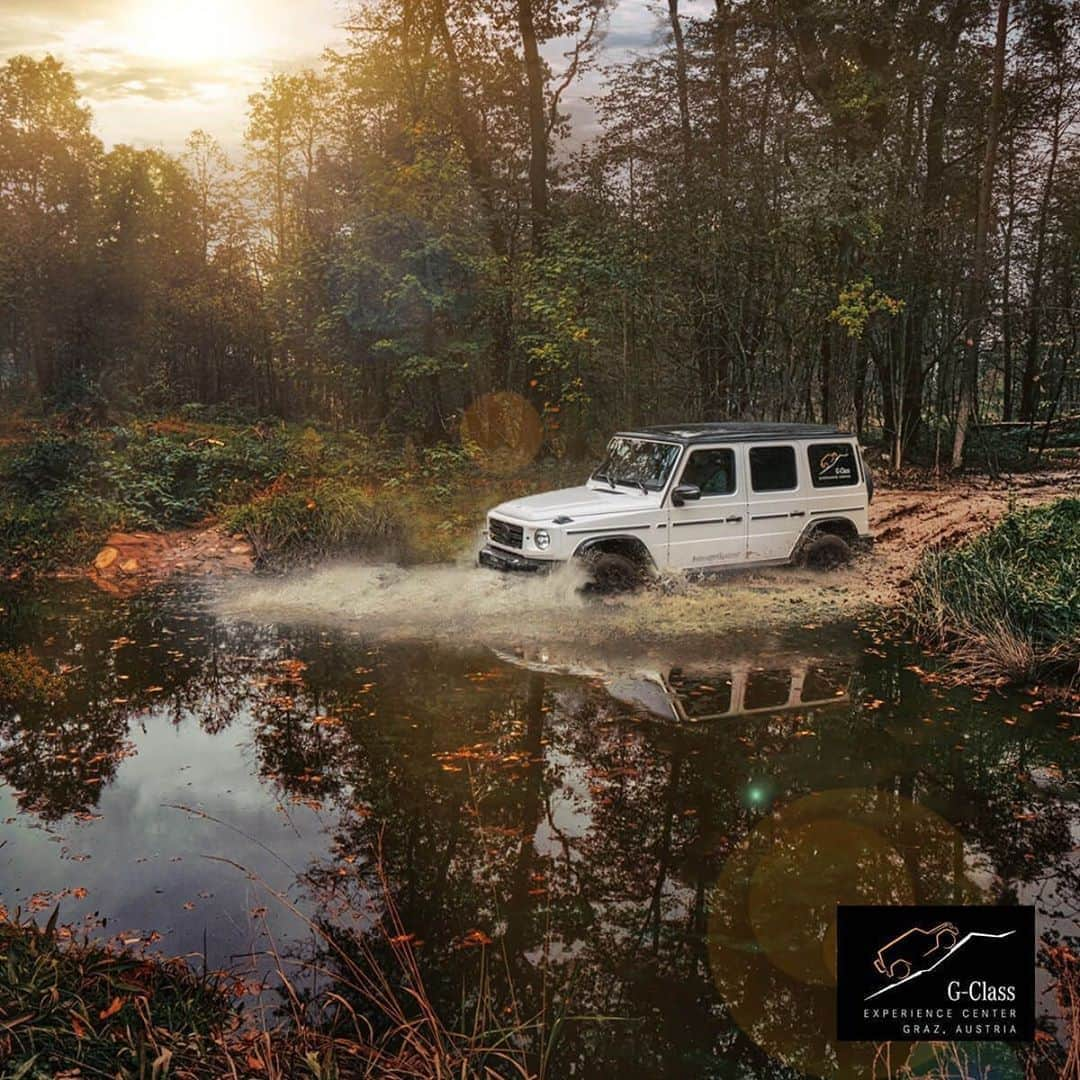 メルセデス・ベンツさんのインスタグラム写真 - (メルセデス・ベンツInstagram)「Far from the crowds, far from the roads an adventure awaits you at the @gclassexperiencecenter in Graz. Bring your co-driver* for free until the 31st of October. Test the G-Class in the wild with your favourite passenger.   *Co-driver from the same household. The offer is valid until October 31 and can also be cancelled free of charge.」10月22日 15時09分 - mercedesbenz