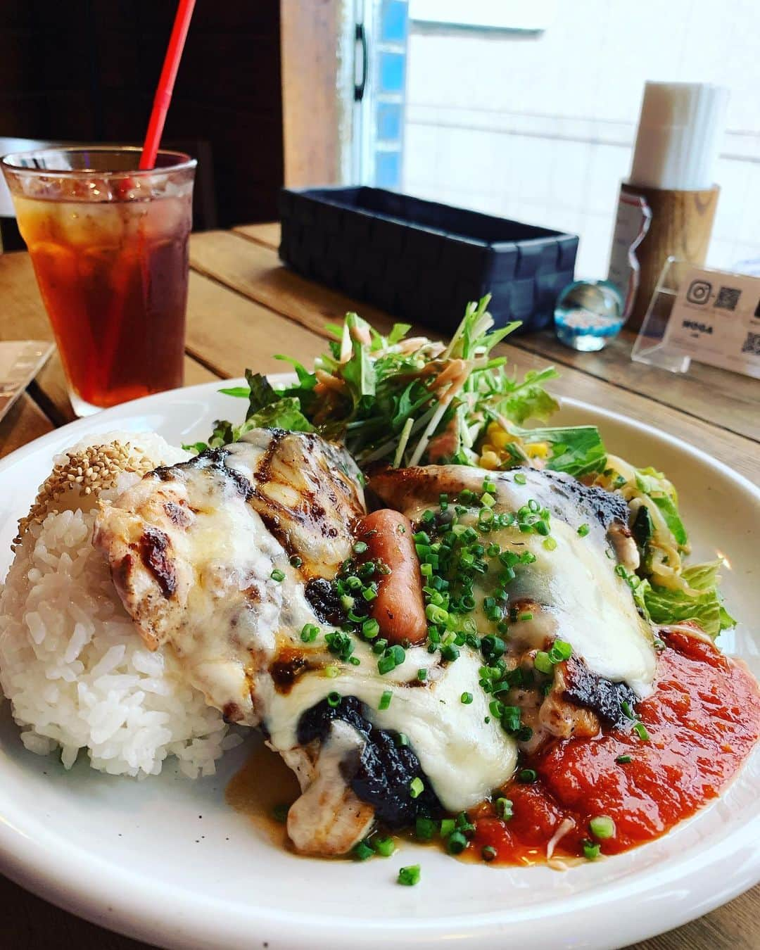 出雲阿国さんのインスタグラム写真 - (出雲阿国Instagram)「作業日❤️1人飯。 んまい。がっつり！ はかどる〜う！  素敵❤️ 好きなところ❤️ #mogacafe #チキンの味噌チーズ焼き #ありがたき #幸せ #嬉しい #好きなところ #素敵みつけ  チキンと味噌とチーズなんて 金運上がりそう❤️w  #金運アップ」10月22日 15時03分 - izumonookuni