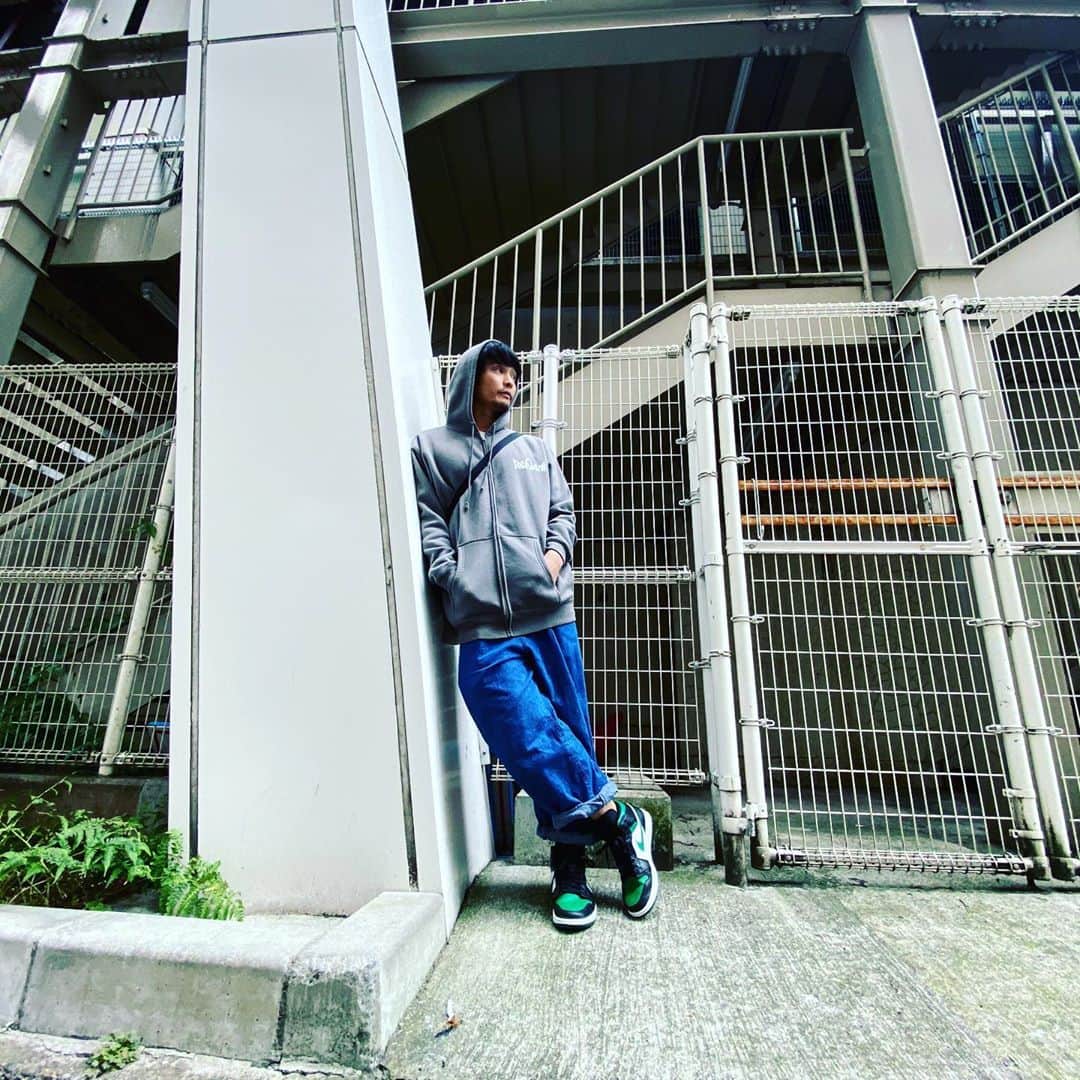 大迫一平のインスタグラム：「大ちゃんからパーカーを貰ったよ。 Thanks daiちゃん。」