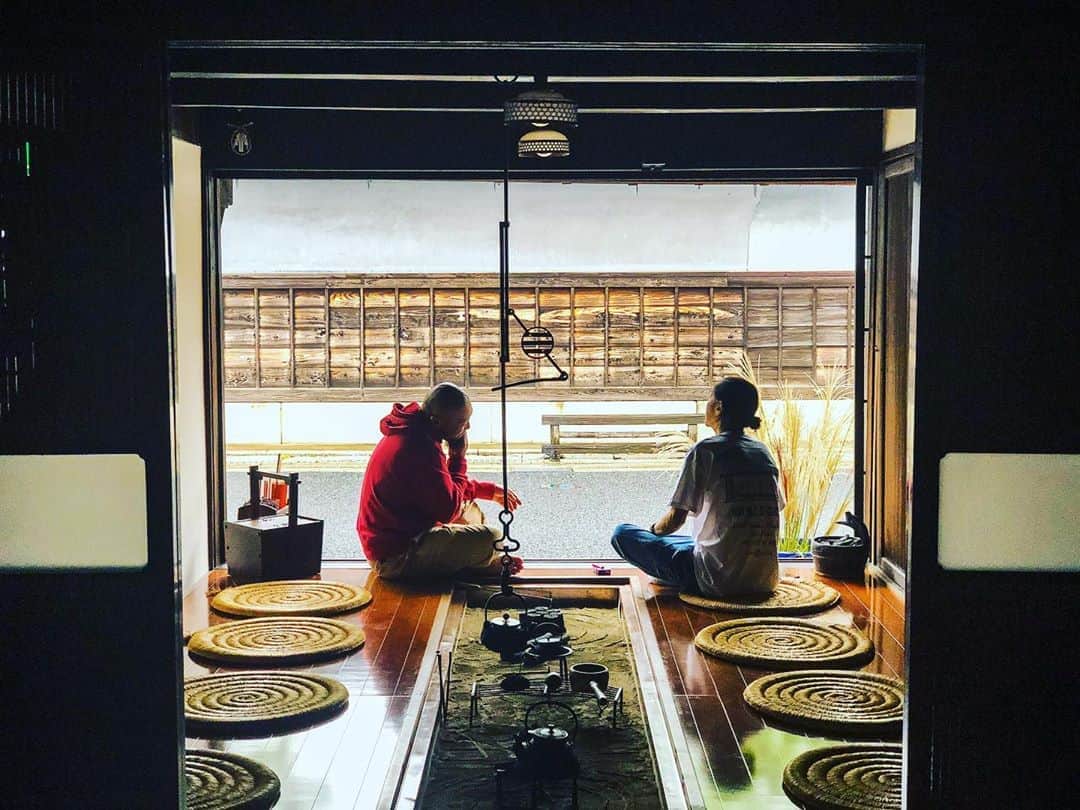 窪塚洋介のインスタグラム：「#聴福庵　飯塚にて壮絶なほどに本物の古き良き日本の暮らしを体感させて頂いております。手間ひま惜しまないおもてなしに感涙、なんと贅沢で豊かな時間… 来月YouTubeにてスタートの「今を良くするTV」お楽しみに^ ^」