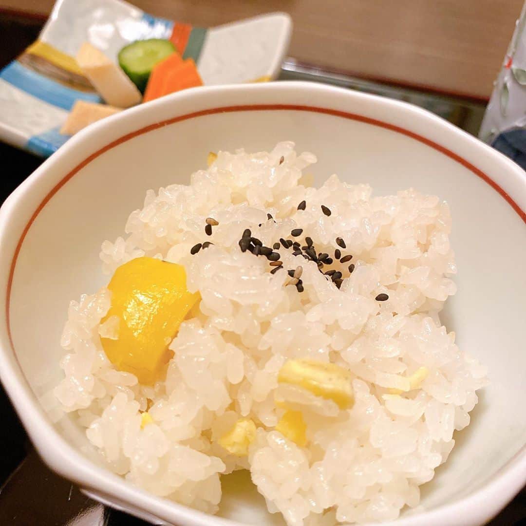緒方ありささんのインスタグラム写真 - (緒方ありさInstagram)「お仕事帰りに普通列車に揺られて﻿両親と合流。 GoToしてきました。﻿ ﻿ 慌しかった毎日でしたが、 違う空気を吸ってリフレッシュ✨﻿ お部屋に露天風呂がついていて、 お食事処も全個室。 安心して利用できました。  このあとのお仕事も頑張れます。﻿ ﻿ #箱根　#gotoキャンペーン  #すっぴん旅 #箱根花紋  #温泉」10月22日 15時08分 - arisa_ogata