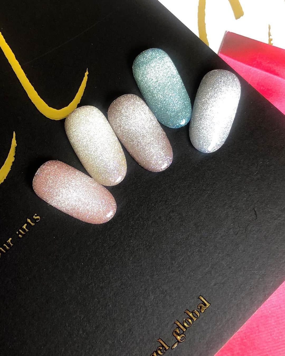Mayu Ogawaさんのインスタグラム写真 - (Mayu OgawaInstagram)「入荷です！ @icegel_japan  スターギャラクシーseason4シリーズは チラチラ&キラキラの光入り！  🌟スターギャラクシー 【milky way】シリーズ 全5色入荷です！ *なくなってしまったらすいませんっ！  2枚め▶︎レフなし  3枚め▶︎レフあり 4枚め▶︎マグネットが光る角度 最後は▶︎動画です♪  ミルキーウェイはチラチラした光に パールホワイトな明るい光がグラデーションのように見えて、また違ったマグネットの表情でとっっても可愛いです♡  サロンでは既にギャラクシーファンのお客様方に 大人気です！！！  ぜひお早めに〜♪♪  #スターギャラクシー #マグネットジェル #キラキラネイル #ミルキーウェイ  #ジェルネイル #ジェルネイルデザイン #大人ネイル  #銀座ネイルサロン #東京ネイルサロン #mdanail #mdamayu」10月22日 15時18分 - m_d_a
