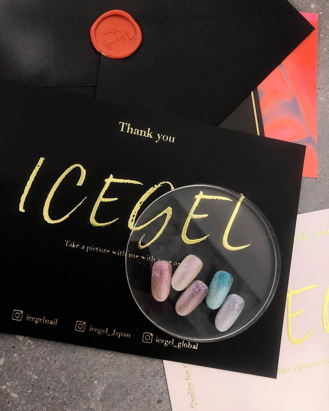 Mayu Ogawaさんのインスタグラム写真 - (Mayu OgawaInstagram)「入荷です！ @icegel_japan  スターギャラクシーseason4シリーズは チラチラ&キラキラの光入り！  🌟スターギャラクシー 【milky way】シリーズ 全5色入荷です！ *なくなってしまったらすいませんっ！  2枚め▶︎レフなし  3枚め▶︎レフあり 4枚め▶︎マグネットが光る角度 最後は▶︎動画です♪  ミルキーウェイはチラチラした光に パールホワイトな明るい光がグラデーションのように見えて、また違ったマグネットの表情でとっっても可愛いです♡  サロンでは既にギャラクシーファンのお客様方に 大人気です！！！  ぜひお早めに〜♪♪  #スターギャラクシー #マグネットジェル #キラキラネイル #ミルキーウェイ  #ジェルネイル #ジェルネイルデザイン #大人ネイル  #銀座ネイルサロン #東京ネイルサロン #mdanail #mdamayu」10月22日 15時18分 - m_d_a
