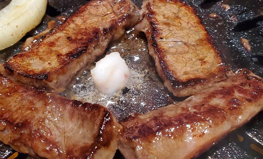 ケニチさんのインスタグラム写真 - (ケニチInstagram)「牛脂たっぷりワンバウンド焼肉で飯が美味すぎる❗ #ダイエットに付き飯のお代わり無し #焼肉 #ケニチ」10月22日 15時14分 - kenichiosaka