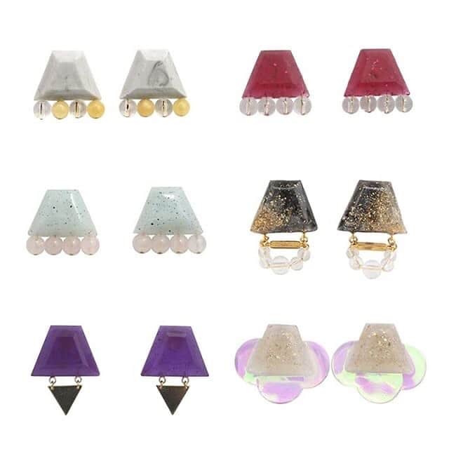 タピエスタイルさんのインスタグラム写真 - (タピエスタイルInstagram)「#アクセサリーと暮らしの芸術展 から 出展作品が見られます！  10/28~ルクアイーレステージ初出店の aremo koremo(あれもこれも）です。  パーツは天然石から型どりから 一点一点手作りで作成しています。 ほとんどが一点物となります。 お客様とアクセサリーに素敵な出会いがありますように。  アート＆アクセサリーショップ「タピエスタイル」が 2週間限定でLUCUA1100 4Fのザ・ステージに登場。 沢山の新作アクセサリーや雑貨をご覧いただける機会となります。 ゆったりとした空間をご用意してお待ちしております。  アクセサリーと暮らしの芸術展 会期：2020年10月28日（水）～11月10日（火） 時間：10:30〜20:30 場所：大阪 LUCUA1100 4F イセタンクローゼット ザ・ステージ (同フロアにタピエスタイル直営店がございますが、エスカレーター正面の別の会場になります) アクセス　https://www.lucua.jp/access/ JR「大阪駅」中央口から徒歩約1分/大阪メトロ御堂筋線「梅田駅」北改札口から徒歩約2分  #tapiestyle #タピエスタイル  #handmadeaccessory  #ハンドメイドアクセサリー  #handmadepierce #handmadeearrings  #fallwinter2020  #fashion #fashionstyle  #lucua1100 #ルクアイーレ  #isetancloset #イセタンクローゼット」10月22日 15時32分 - tapiestyle