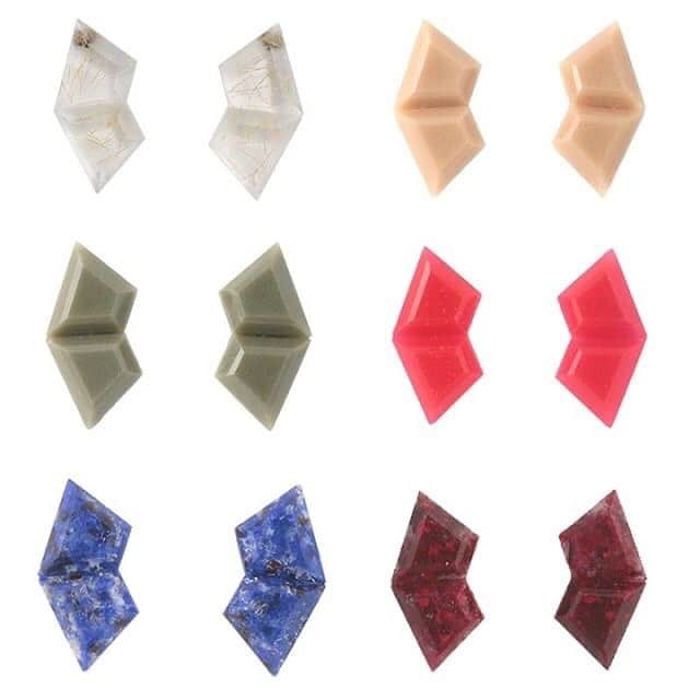 タピエスタイルさんのインスタグラム写真 - (タピエスタイルInstagram)「#アクセサリーと暮らしの芸術展 から 出展作品が見られます！  10/28~ルクアイーレステージ初出店の aremo koremo(あれもこれも）です。  パーツは天然石から型どりから 一点一点手作りで作成しています。 ほとんどが一点物となります。 お客様とアクセサリーに素敵な出会いがありますように。  アート＆アクセサリーショップ「タピエスタイル」が 2週間限定でLUCUA1100 4Fのザ・ステージに登場。 沢山の新作アクセサリーや雑貨をご覧いただける機会となります。 ゆったりとした空間をご用意してお待ちしております。  アクセサリーと暮らしの芸術展 会期：2020年10月28日（水）～11月10日（火） 時間：10:30〜20:30 場所：大阪 LUCUA1100 4F イセタンクローゼット ザ・ステージ (同フロアにタピエスタイル直営店がございますが、エスカレーター正面の別の会場になります) アクセス　https://www.lucua.jp/access/ JR「大阪駅」中央口から徒歩約1分/大阪メトロ御堂筋線「梅田駅」北改札口から徒歩約2分  #tapiestyle #タピエスタイル  #handmadeaccessory  #ハンドメイドアクセサリー  #handmadepierce #handmadeearrings  #fallwinter2020  #fashion #fashionstyle  #lucua1100 #ルクアイーレ  #isetancloset #イセタンクローゼット」10月22日 15時32分 - tapiestyle