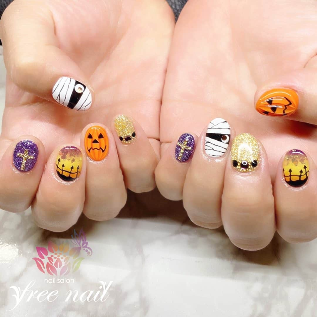 free nail フリーネイルさんのインスタグラム写真 - (free nail フリーネイルInstagram)「. お客様ネイル💅🏻🎃 . ハロウィンネイル🎃👻 . Happy Halloween🍭🍫🍬 . ご来店ありがとうございました🙇🏻‍♀️🙇🏻‍♀️🙇🏻‍♀️💗 . #ネイルアート #ジェルネイル #ネイルサロン #大阪ネイルサロン #ネイルデザイン #ネイルチェンジ #ハロウィンネイル #かぼちゃネイル #キラキラネイル #手書きネイル #オレンジネイル #パープルネイル #デザインネイル #トレンドネイル #ポップネイル #キャラクターネイル #ショートネイル #秋ネイル #autumnnails #nailsart #nailsdid #美甲 #日式美甲 #日式美甲胶 #日本美甲师 #日本美甲老师 #美甲上课 #日本胶 #フリーネイル #freenail」10月22日 15時34分 - freenail_jpn