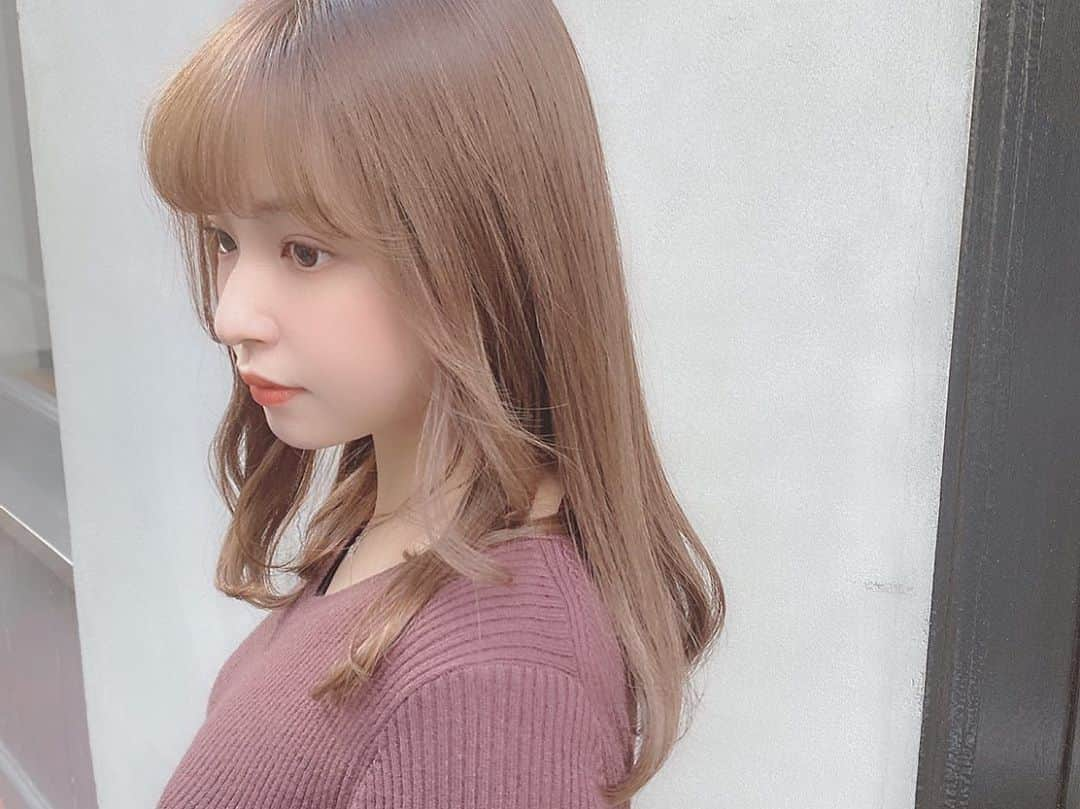 近藤里奈さんのインスタグラム写真 - (近藤里奈Instagram)「﻿ 昨日は @aid_hair さんで﻿ ヘッドスパとトリートメントを﻿ していただきました！💆🏻‍♀️﻿ ﻿ ヘッドスパとかする機会が中々ないから﻿ とっても気持ちよかった…😌﻿ よく頭が痛くなるので﻿ 定期的に通おうとおもいました♪﻿ ﻿ ﻿ こうやって写真で見ると﻿ 髪の毛明るくなったなぁ〜﻿ 次は少し暗くしようかな🤔﻿ ﻿ ﻿ #ヘッドスパ #トリートメント﻿ ﻿ ﻿ ﻿」10月22日 15時39分 - rina_kondo_0223