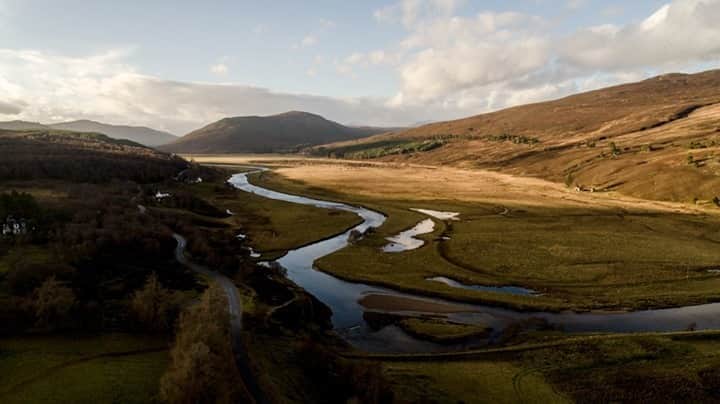 National Geographic Travelさんのインスタグラム写真 - (National Geographic TravelInstagram)「Photo by @robert_ormerod / The River Dee flows through Cairngorms National Park on the edge of the small town of Braemar in northeastern Scotland.」10月22日 15時40分 - natgeotravel