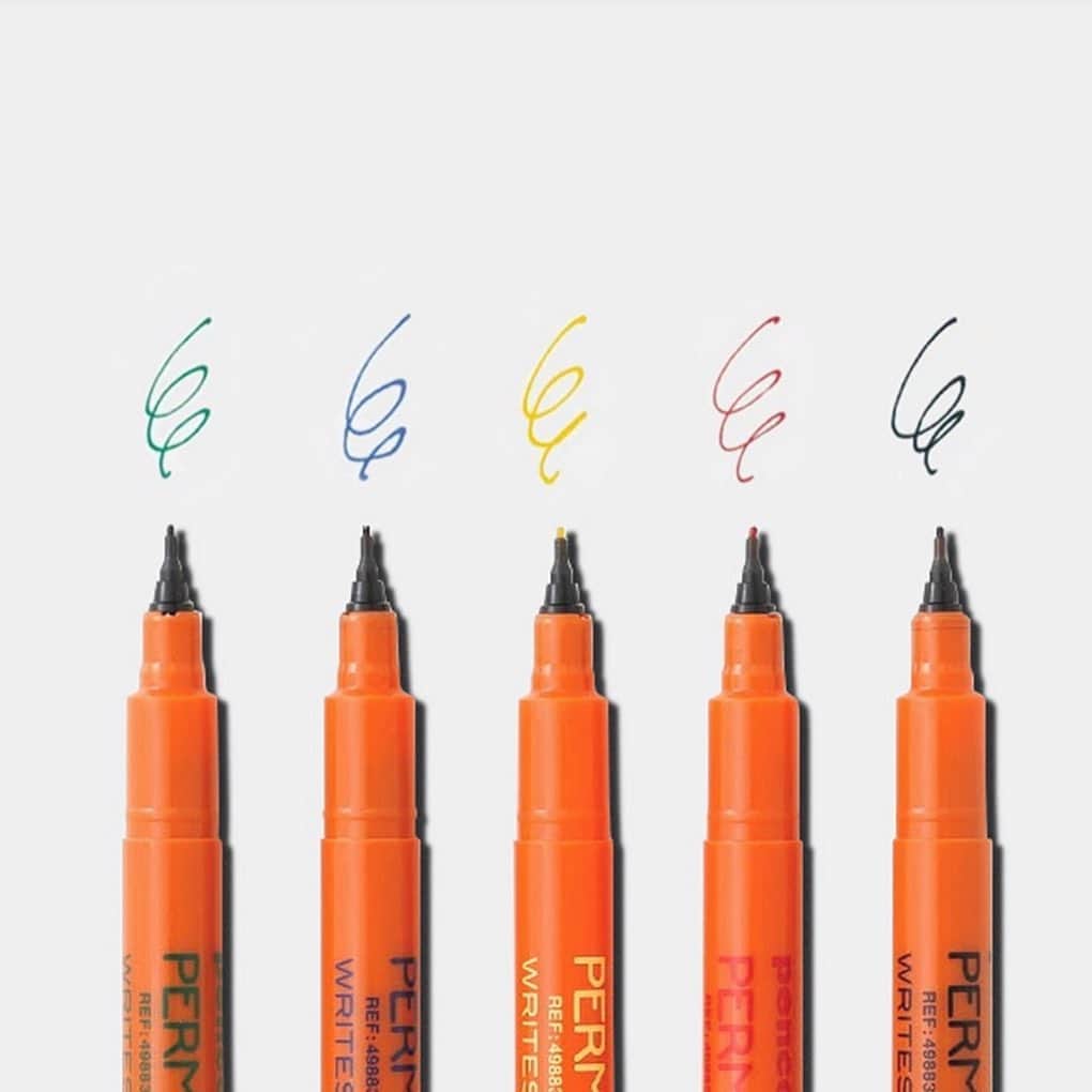 TOOLS to LIVEBY / 禮拜文房具さんのインスタグラム写真 - (TOOLS to LIVEBY / 禮拜文房具Instagram)「.  Penco 藝術簽字筆組  細字的筆尖易於書寫，速乾且色彩鮮明的油性墨水，賦予插圖裝飾的功能，無論使用於標籤、美紋紙膠帶，甚至是相片上都很適合。 .」10月22日 15時41分 - toolstoliveby