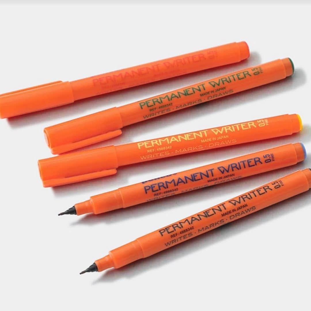 TOOLS to LIVEBY / 禮拜文房具さんのインスタグラム写真 - (TOOLS to LIVEBY / 禮拜文房具Instagram)「.  Penco 藝術簽字筆組  細字的筆尖易於書寫，速乾且色彩鮮明的油性墨水，賦予插圖裝飾的功能，無論使用於標籤、美紋紙膠帶，甚至是相片上都很適合。 .」10月22日 15時41分 - toolstoliveby