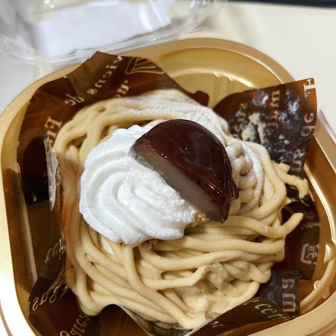 久保ミツロウさんのインスタグラム写真 - (久保ミツロウInstagram)「フルーツもモンブランも半分残して明日食べます。」10月22日 15時53分 - kubomitsurou
