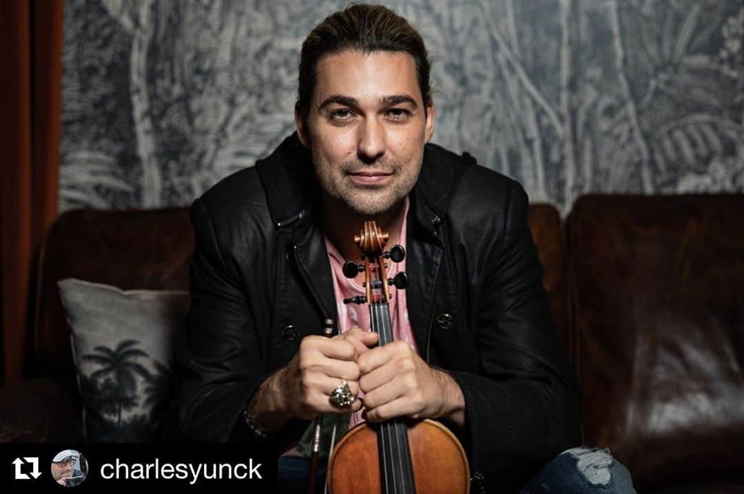 デイヴィッド・ギャレットさんのインスタグラム写真 - (デイヴィッド・ギャレットInstagram)「#Repost @charlesyunck  ・・・ David Garrett hat eine neue CD herausgebracht. Fotoaufnahmen bei Universal Music für die B.Z. Kulturredaktion. - David Garrett has released a new CD. Photo shoots at Universal Music for the B.Z. Culture desk © Yunck #davidgarrett #musiker #geige #musiciansofinstagram #portraitsofinstagram #portraitphotography #nikonphotography #nikonportrait #nikonz6 #nikoneurope #nikondach #violin #violinistas」10月22日 15時45分 - davidgarrettinsta